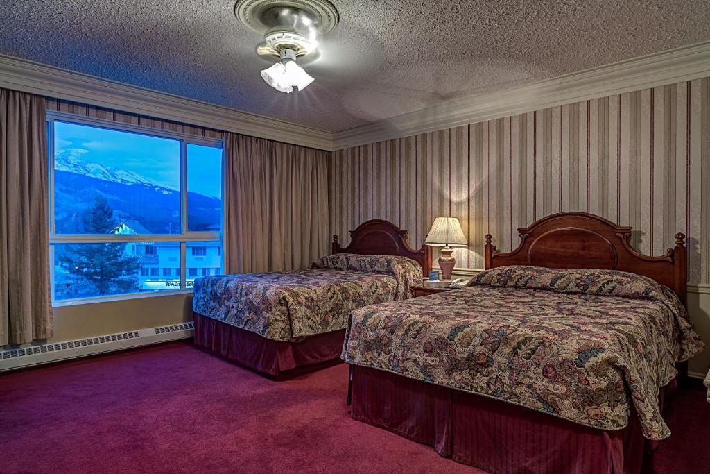 Athabasca Hotel Jasper Room photo