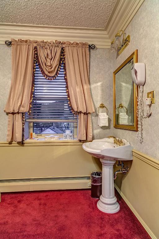 Athabasca Hotel Jasper Room photo