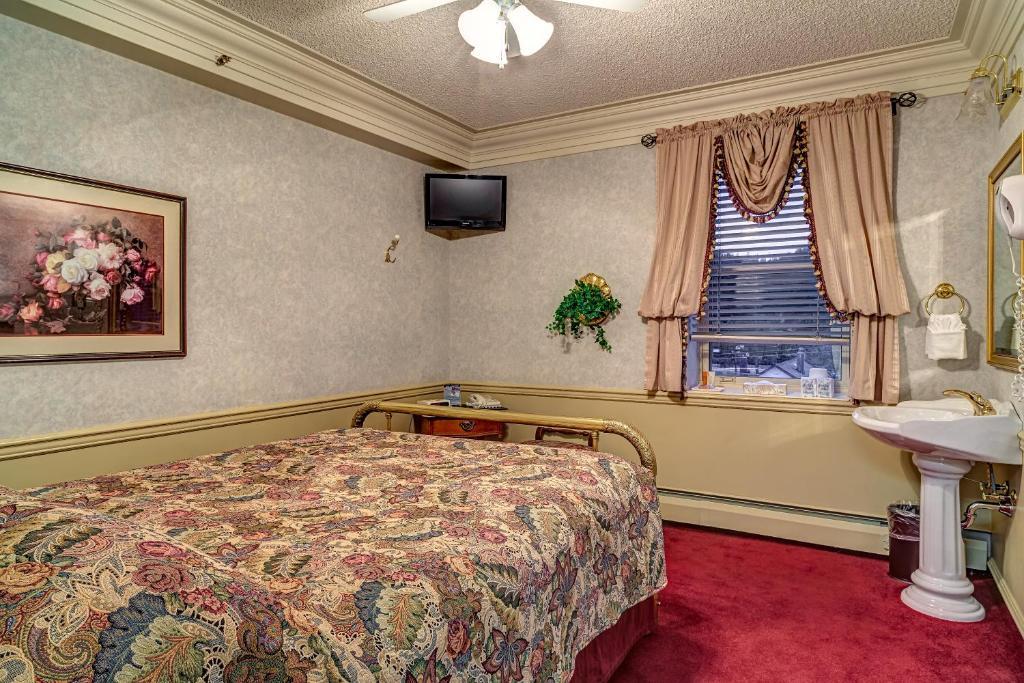 Athabasca Hotel Jasper Room photo