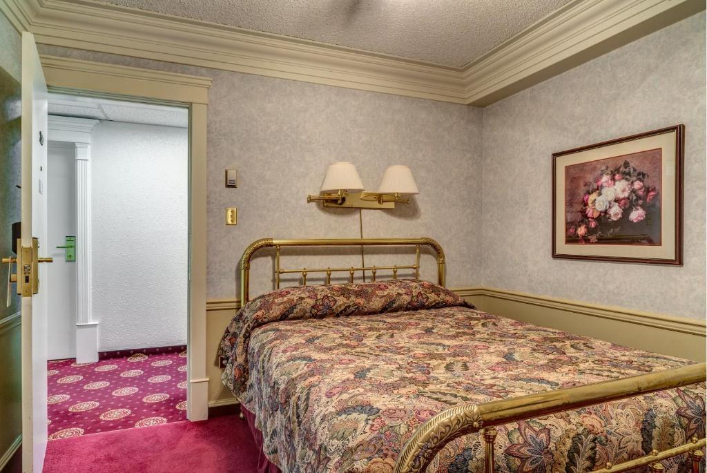 Athabasca Hotel Jasper Room photo