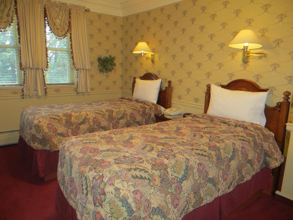 Athabasca Hotel Jasper Room photo