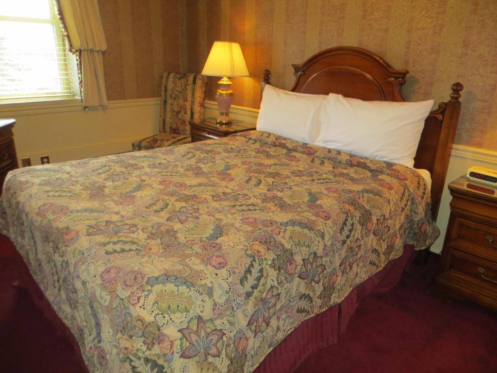 Athabasca Hotel Jasper Room photo