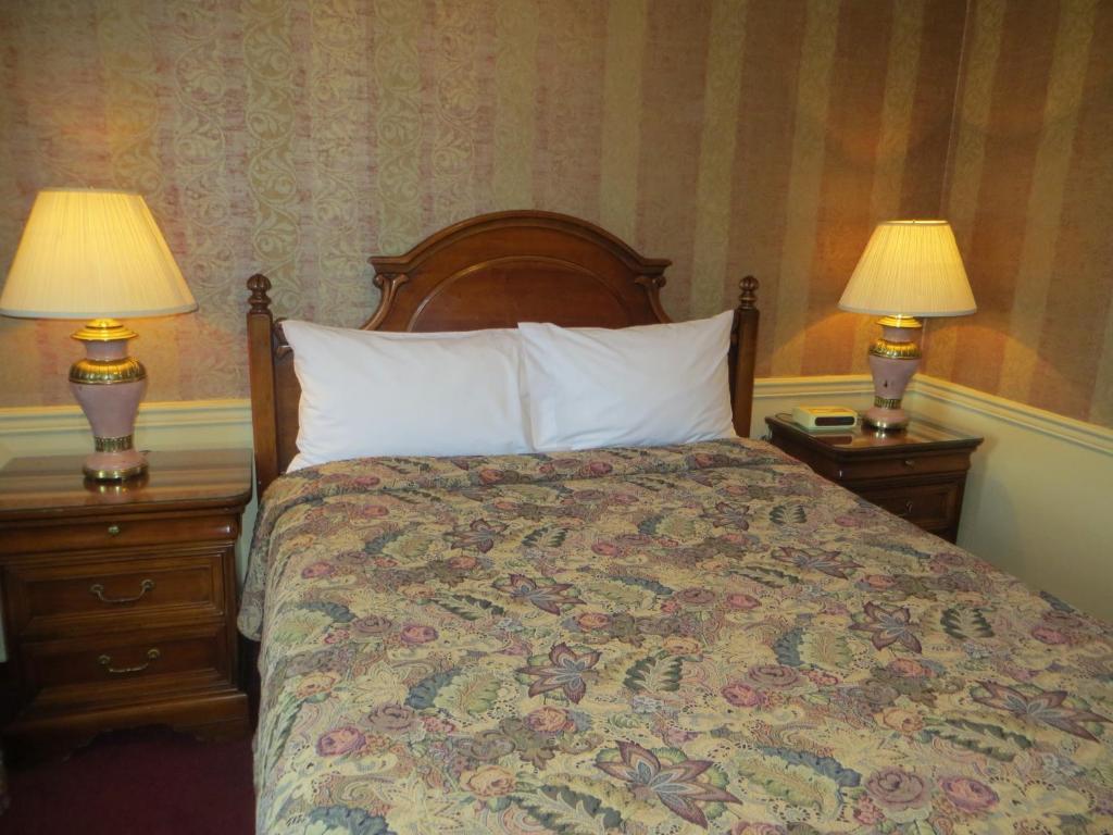 Athabasca Hotel Jasper Room photo