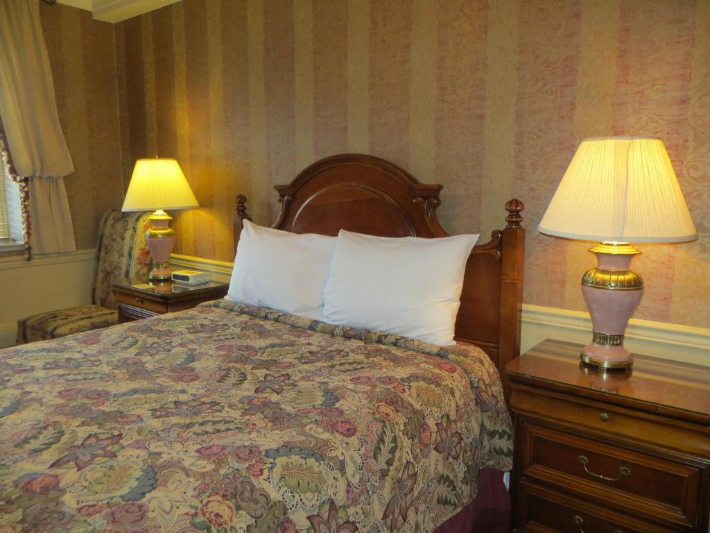 Athabasca Hotel Jasper Room photo