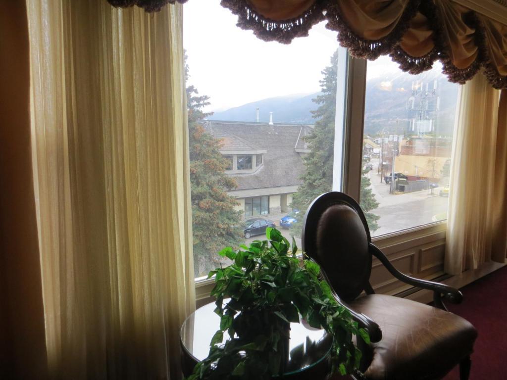 Athabasca Hotel Jasper Room photo