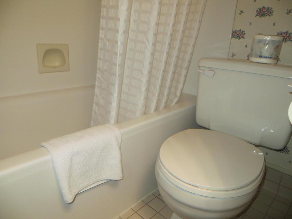 Athabasca Hotel Jasper Room photo